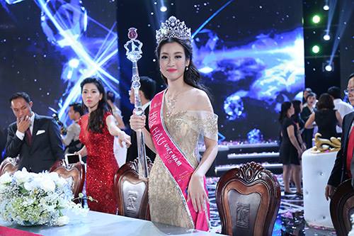 Tân Hoa hậu VN không bận tâm vì bị so sánh với 2 á hậu - 3