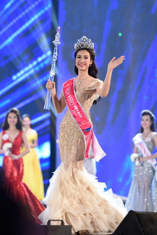 21 khoảnh khắc khó quên của Đỗ Mỹ Linh ở Hoa hậu VN - 7