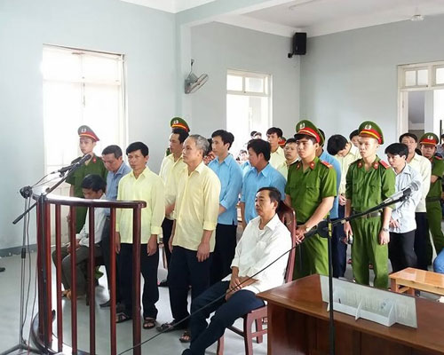 7 cán bộ kiểm lâm nhận hối lộ vụ phá rừng lớn ở Đà Nẵng lĩnh án 7 cán bộ kiểm lâm nhận hối lộ vụ phá rừng lớn ở Đà Nẵng lĩnh án