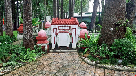 Kỳ bí khu mộ cổ hơn trăm năm trong công viên Tao Đàn Kỳ bí khu mộ cổ hơn trăm năm trong công viên Tao Đàn