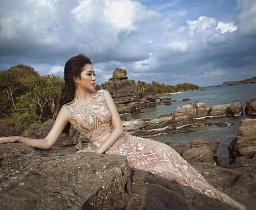 Ngẩn ngơ trước nhan sắc của Hoa hậu Nguyễn Thị Huyền - 9