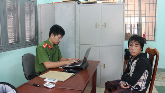 Công an phường bị chém nhiều nhát lúc tuần tra Công an phường bị chém nhiều nhát lúc tuần tra
