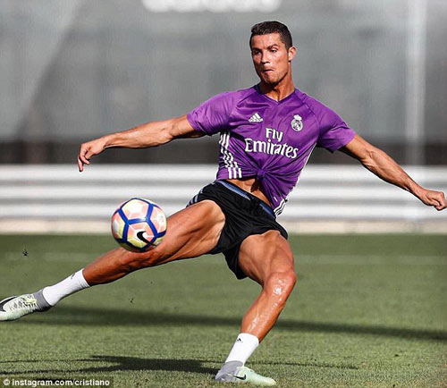 Real: Ronaldo trở lại ghi bàn như mưa trên sân tập Real: Ronaldo trở lại ghi bàn như mưa trên sân tập