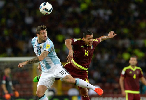 ĐT Argentina: Lắm SAO nhưng Messi vẫn là "ống thở" - 3