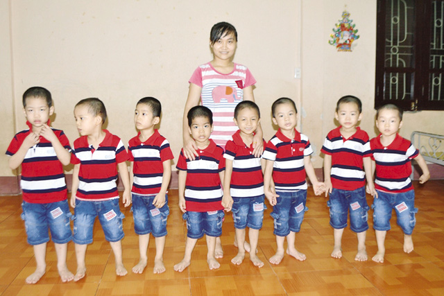 Câu hỏi nhói lòng của 8 đứa trẻ được giải cứu từ TQ Câu hỏi nhói lòng của 8 đứa trẻ được giải cứu từ TQ