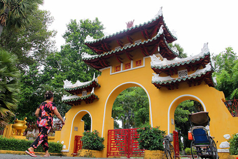 Lăng mộ cổ nằm trên khu đất "long mạch" ở TP.HCM Lăng mộ cổ nằm trên khu đất "long mạch" ở TP.HCM