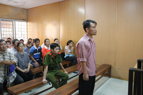 Tài xế đi đón Hồ Ngọc Hà gây tai nạn lãnh 3 năm tù Tài xế đi đón Hồ Ngọc Hà gây tai nạn lãnh 3 năm tù
