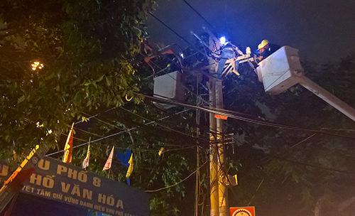Một góc Sài Gòn tối thui sau vụ nổ trạm biến áp - 13