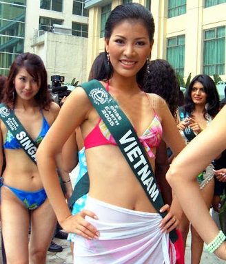 Ảnh bikini &#34;hot&#34; của 8 người đẹp từng thi Miss Earth - 4