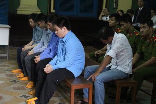 CSGT gọi côn đồ đánh chết người vi phạm lãnh án CSGT gọi côn đồ đánh chết người vi phạm lãnh án