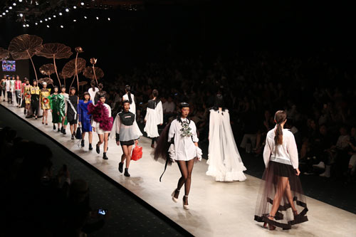 Vietnam International Fashion Week sẽ có điểm gì mới? - 1
