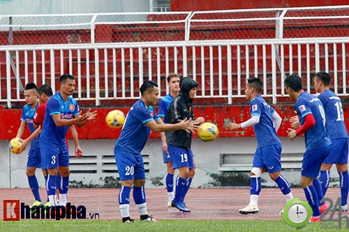 ĐT Việt Nam dầm mình trong "biển nước" do Sài Gòn mưa to - 1