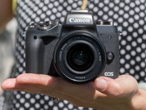 Canon EOS M5 - camera không gương lật đầu tiên của Canon - 1