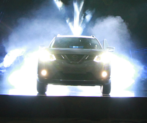 Nissan trình làng mẫu X-Trail thế hệ thứ 3: Sang trọng và mạnh mẽ Nissan trình làng mẫu X-Trail thế hệ thứ 3: Sang trọng và mạnh mẽ