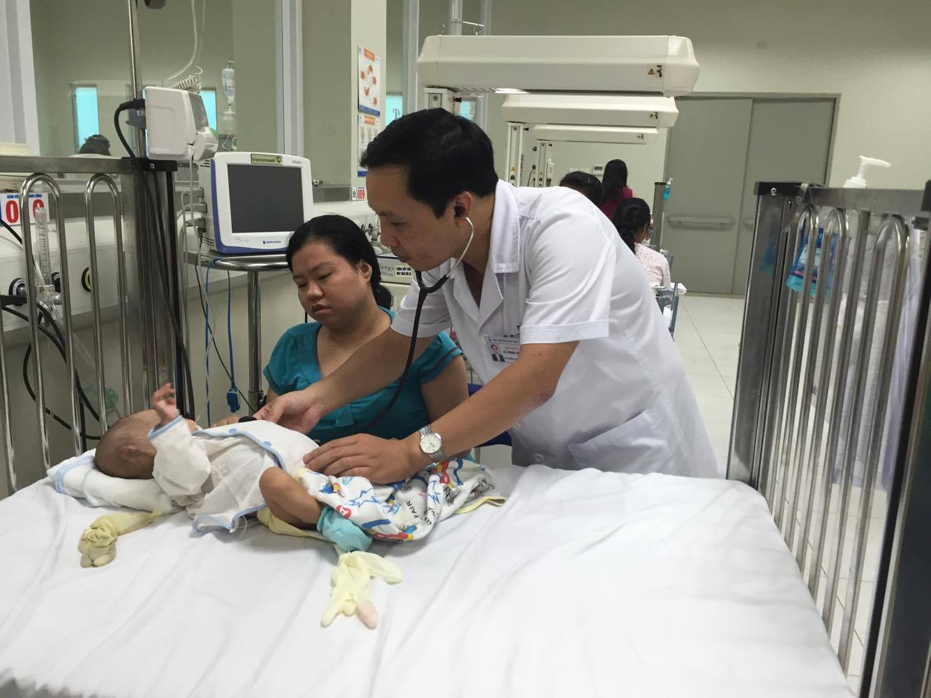Một bác sĩ khám dịch vụ không được quá 35 người/ ngày - 1