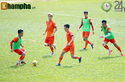 Tuyển thủ Việt Nam luyện đá tiki-taka "như Barca" Tuyển thủ Việt Nam luyện đá tiki-taka "như Barca"