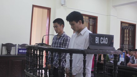 Hỗn chiến ở đám cưới, 2 bố con bị đâm thương vong Hỗn chiến ở đám cưới, 2 bố con bị đâm thương vong