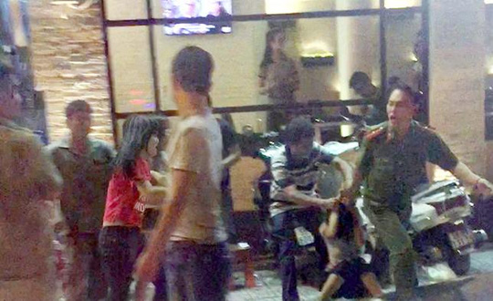 Người bị công an kéo ở hồ Con Rùa nói gì? Người bị công an kéo ở hồ Con Rùa nói gì?