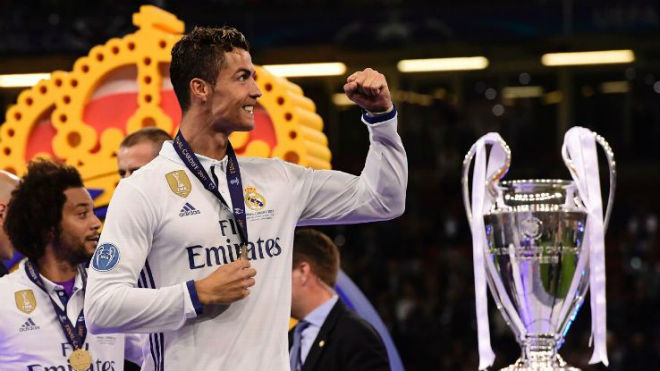 Ronaldo đổi ý ở lại Real: Vì các con, vì “Bố già” Perez Ronaldo đổi ý ở lại Real: Vì các con, vì “Bố già” Perez
