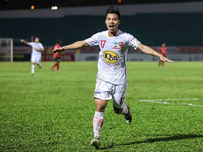 Văn Thanh đá tiền đạo, Công Phượng chơi chỗ nào? - 1