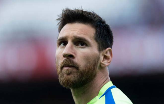 Messi gia hạn Barca: Anh hùng lại còng lưng vì "mỹ nhân" - 1