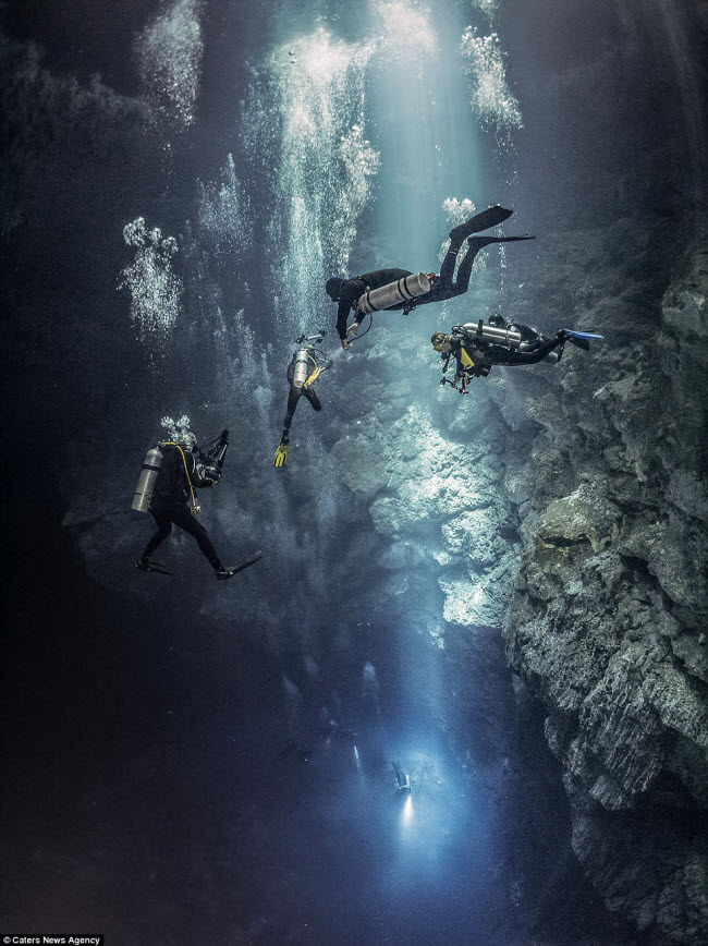 Hình ảnh ngoạn mục đến khó tin bên trong hang động ngầm dưới đáy đại dương - 6