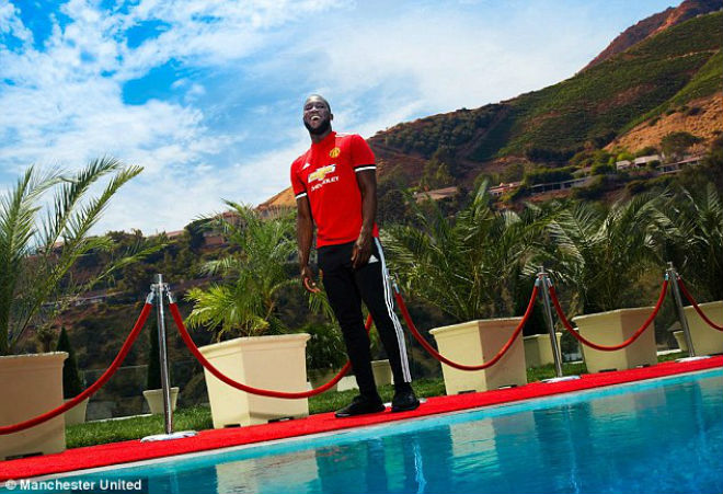CHÍNH THỨC: MU kích nổ “bom tấn” Romelu Lukaku - 3