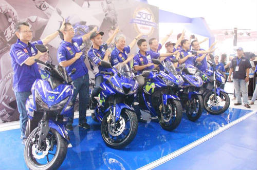 Yamaha R15 v3.0 Movistar ra mắt, giá 59,6 triệu đồng Yamaha R15 v3.0 Movistar ra mắt, giá 59,6 triệu đồng