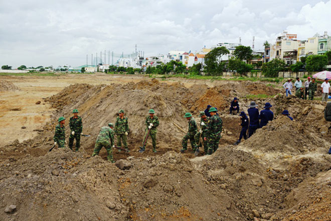 Toàn cảnh tìm hài cốt liệt sĩ ở sân bay Tân Sơn Nhất Toàn cảnh tìm hài cốt liệt sĩ ở sân bay Tân Sơn Nhất