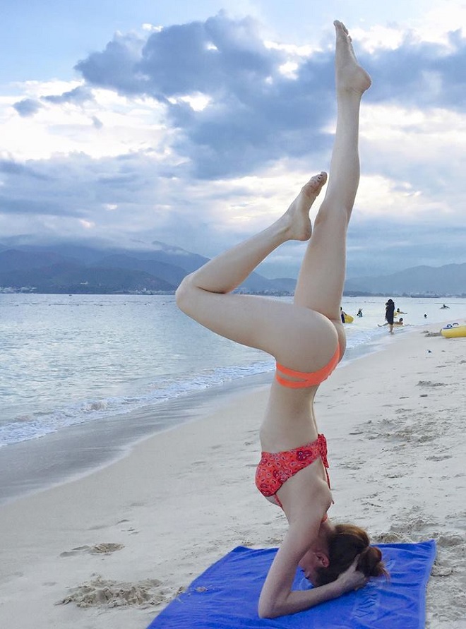 Mặc nội y, bikini tập yoga, mỹ nữ Vbiz gợi cảm gấp bội phần - 10