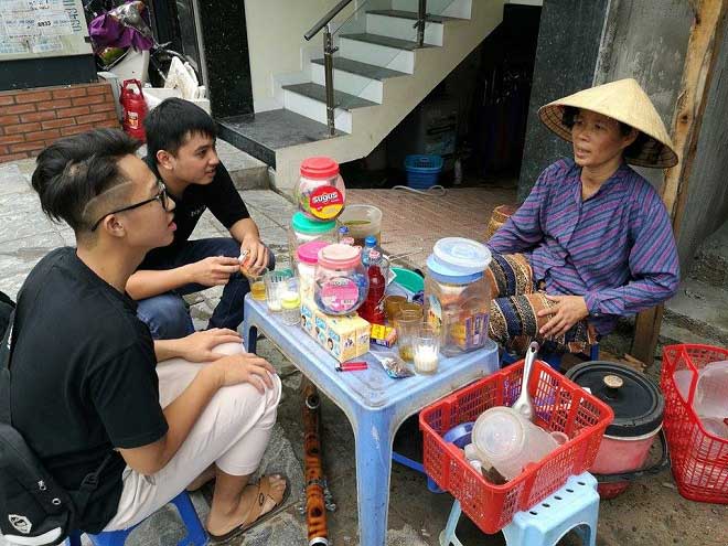 Tịch thu quán trà đá bị tố &#34;dùng nước rửa chân để pha trà&#34; ở HN - 1