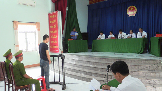 Đâm chết bạn gái vì thấy nhắn tin cho người lạ Đâm chết bạn gái vì thấy nhắn tin cho người lạ