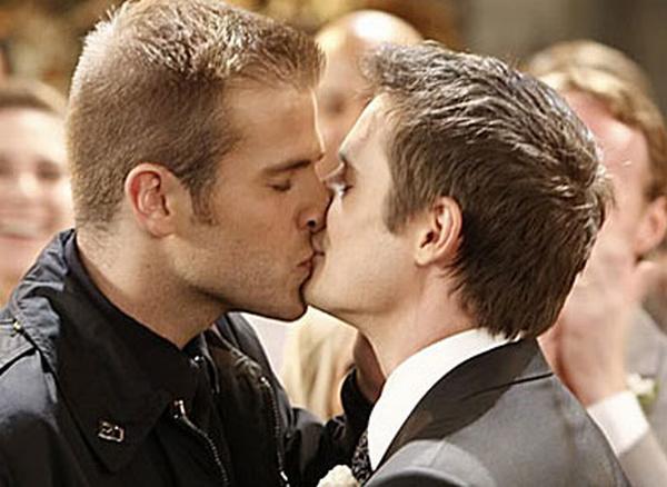 Dù điển trai đến mấy, những tài tử này vẫn lu mờ trước anh trai quá nổi tiếng - 12