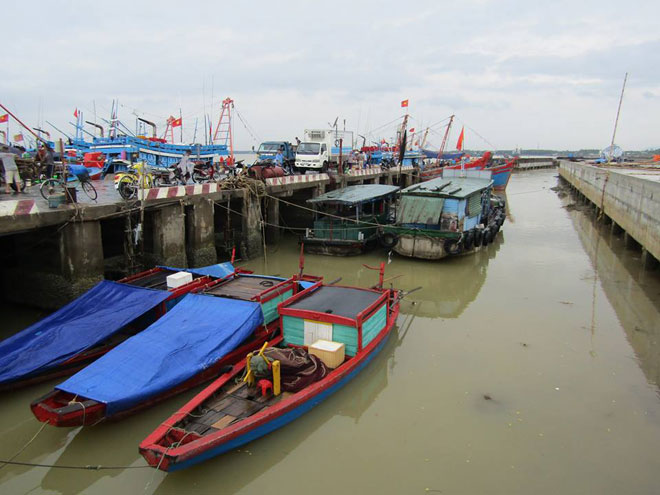 Chìm tàu ở Nghệ An: Đã cứu được 3 người, 10 người vẫn đang mất tích Chìm tàu ở Nghệ An: Đã cứu được 3 người, 10 người vẫn đang mất tích