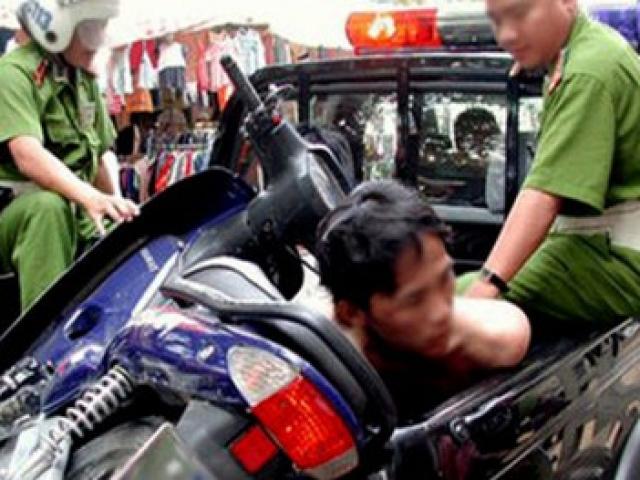 Liều lĩnh đánh người, cướp xe trước cổng Phòng An ninh điều tra
