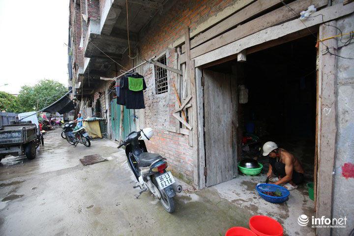 Nhà tiền tỷ bỏ hoang, chỗ ở lý tưởng của người lao động nghèo - ảnh 7 Nhà tiền tỷ bỏ hoang, chỗ ở lý tưởng của người lao động nghèo - ảnh 7