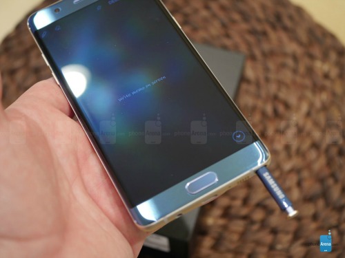 Video: Mở hộp Samsung Galaxy Note Fan Edition - 5