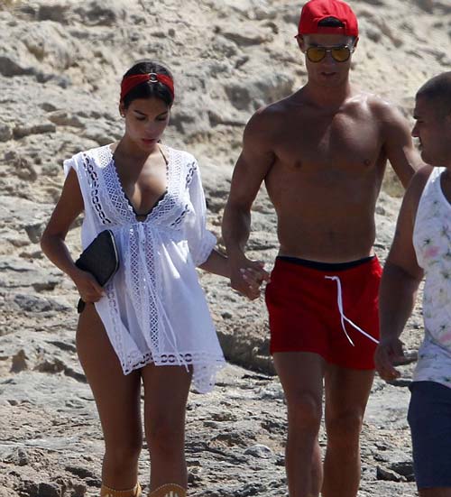 Ronaldo công bố bạn gái mang bầu, bị nghi sắp kết hôn Ronaldo công bố bạn gái mang bầu, bị nghi sắp kết hôn