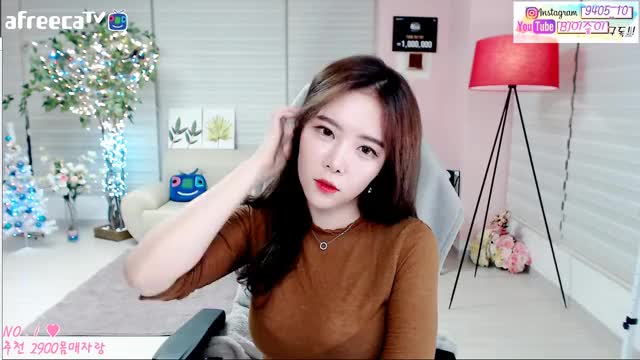 Lee Seulie hot girl xứ sở Hàn Quốc có vòng 1 cực khủng