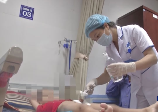 Hơn 70 trẻ bị sùi mào gà: Đi khám họng, y sĩ "đòi" chữa bao quy đầu Hơn 70 trẻ bị sùi mào gà: Đi khám họng, y sĩ "đòi" chữa bao quy đầu