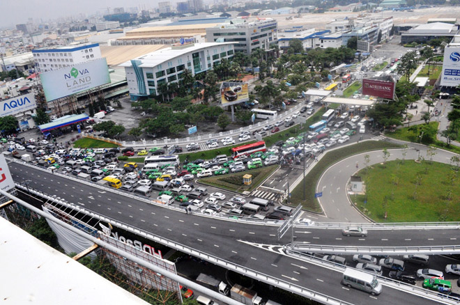 Trước đó, sáng 20.7, các tuyến đường quanh sân bay xảy ra ùn tắc dữ dội kéo dài hơn 5 tiếng đồng hồ.