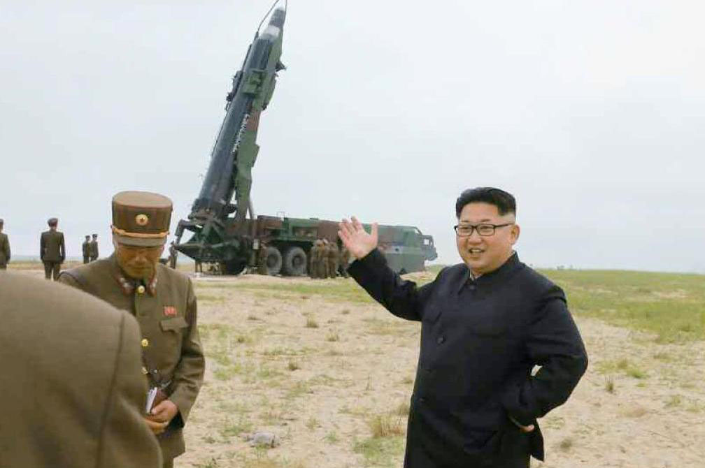 Triều Tiên công bố hình ảnh chưa từng có về tên lửa - 1