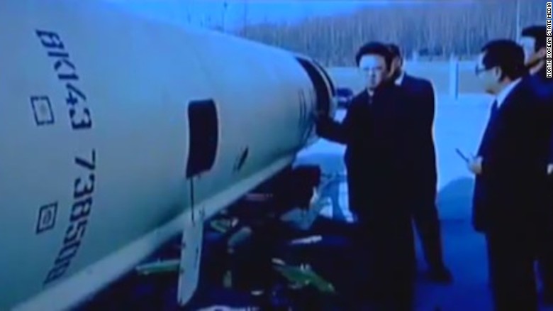 Triều Tiên công bố hình ảnh chưa từng có về tên lửa - 2