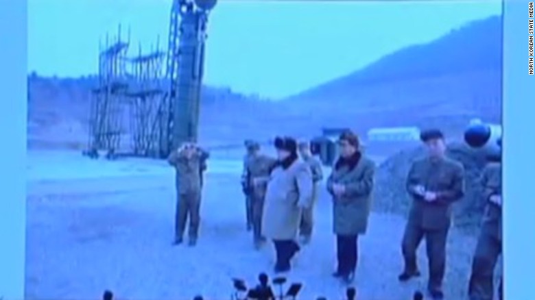 Triều Tiên công bố hình ảnh chưa từng có về tên lửa - 5