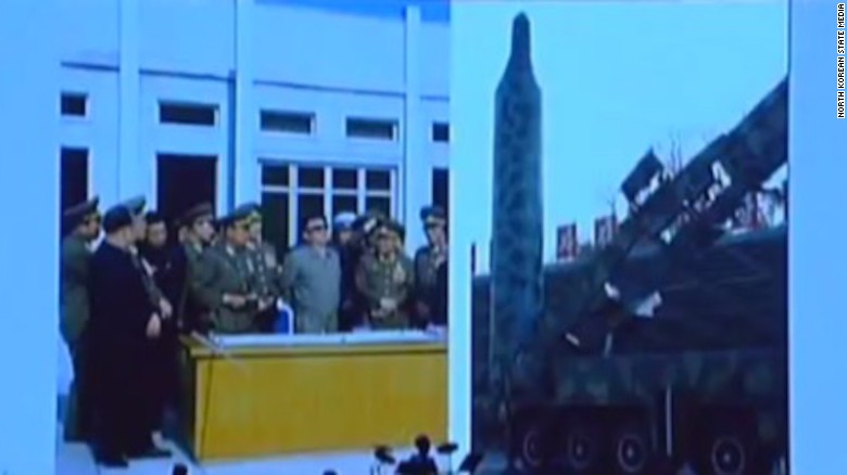 Triều Tiên công bố hình ảnh chưa từng có về tên lửa - 3