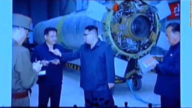 Triều Tiên công bố hình ảnh chưa từng có về tên lửa - 4