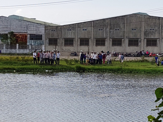 Một thi thể nổi trên sông ngay nơi kẻ trộm chó trốn thoát Một thi thể nổi trên sông ngay nơi kẻ trộm chó trốn thoát