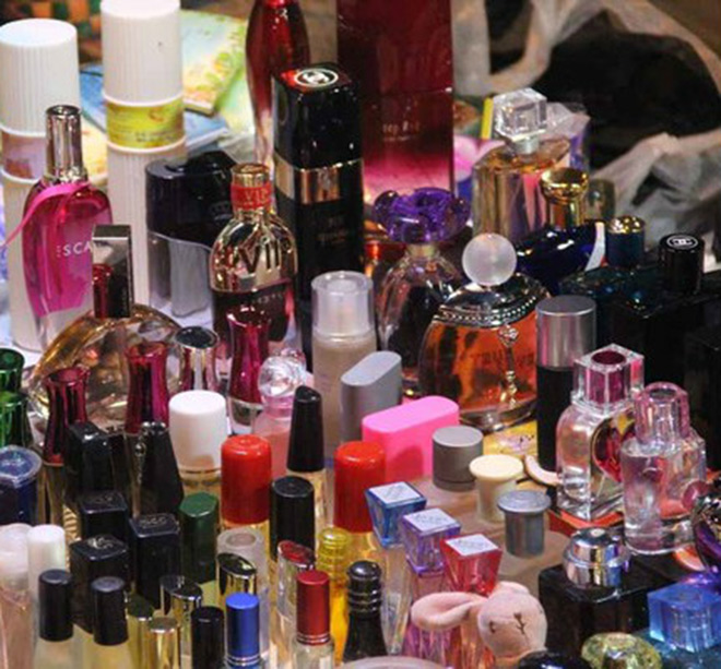 &ldquo;Tranh tối tranh s&aacute;ng&rdquo; thị trường nước hoa nội địa - 1