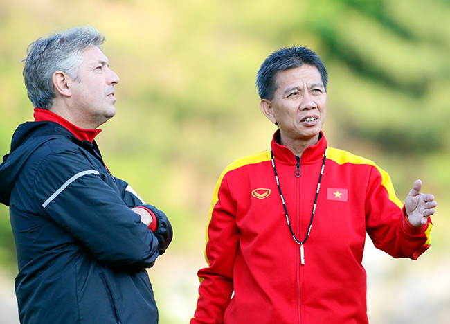 Bầu Đức thích Hữu Thắng, lắc đầu với “ê-kip” Hoàng Anh Tuấn - 1