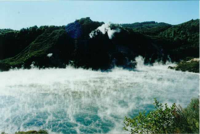 Bí ẩn hồ nước nóng như chảo chiên ở New Zealand - 6